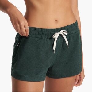 Vuori Halo Performance Shorts / Size Medium